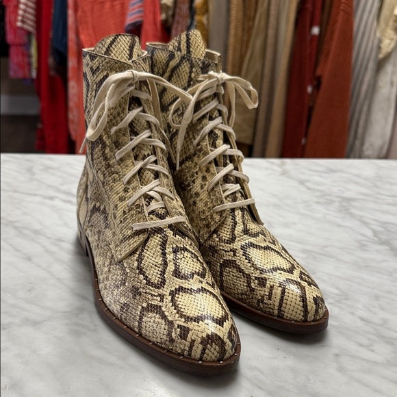 Freda Salvador Leather Python Snake Print Lace Up Combat Boots Size 8.5 - Picture 1 of 11